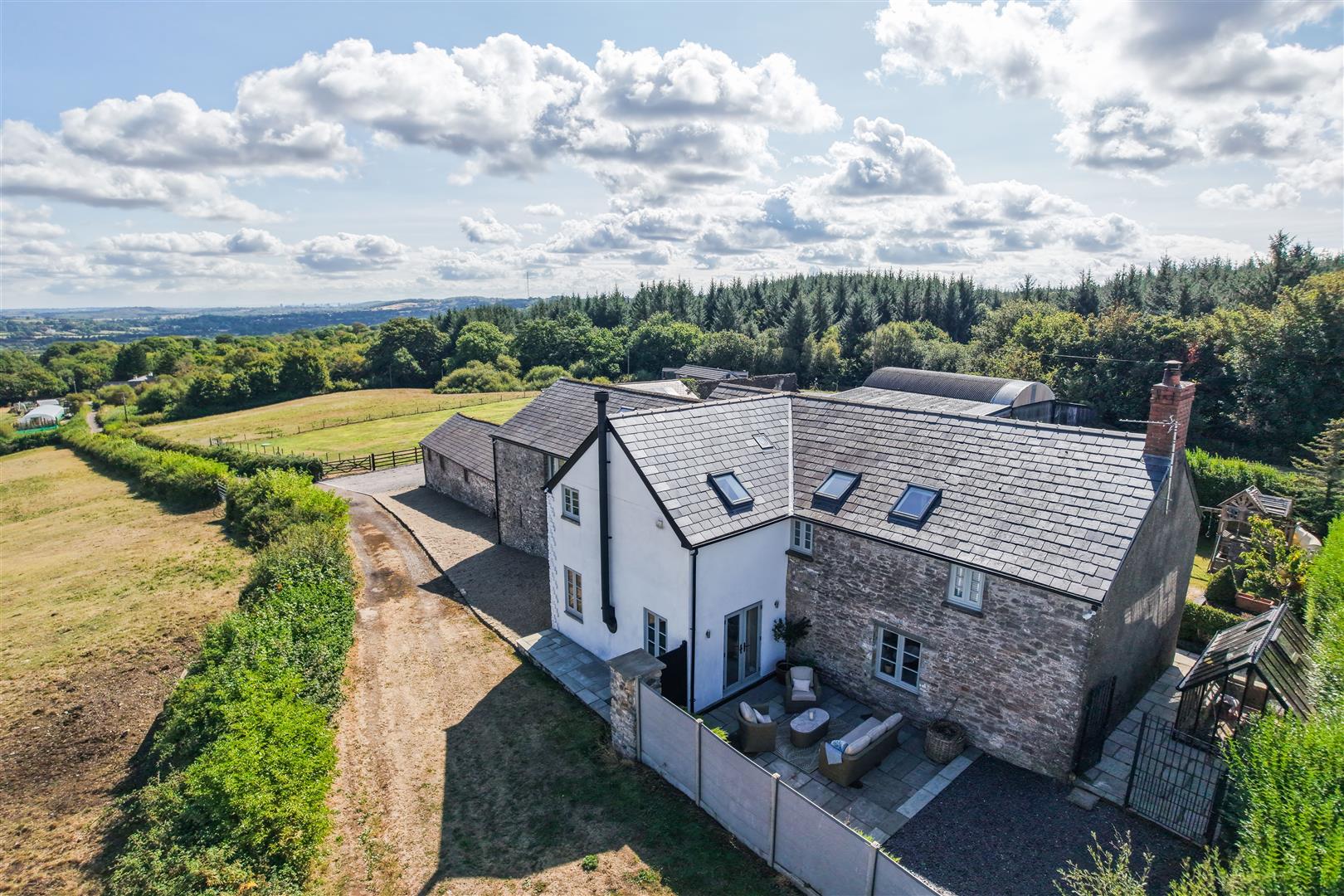Warren Farm, Pendoylan, Nr Cowbridge, Vale of Glamorgan, CF71 7UJ
